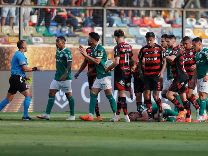 El salvaje planchazo que no vieron ni el árbitro Herrera ni el VAR Paletta en la final de la Copa Libertadores: ¿no era roja para Pulgar por la agresión a Fuchs?