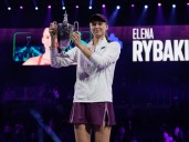 Rybakina se impuso a Sabalenka en la definición del WTA Finals