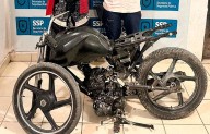 Arrestan a dos hombres por robar una motocicleta en Acuña