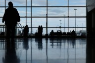 "Tengo miedo": el dramático pedido de una mujer que aprovechó un viaje en avión para denunciar a su pareja