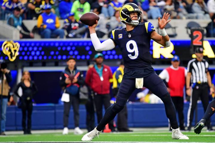 Deadspin | Star QBs in spotlight as division-leading Bucs, Rams meet