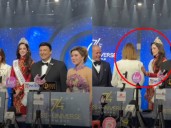 ¿La ignoró? Jessica Newton es criticada por no saludar a la nueva Miss Universo