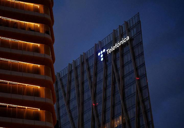 Telefónica convoca a los sindicatos el 17 de noviembre para avanzarles el impacto laboral del nuevo plan