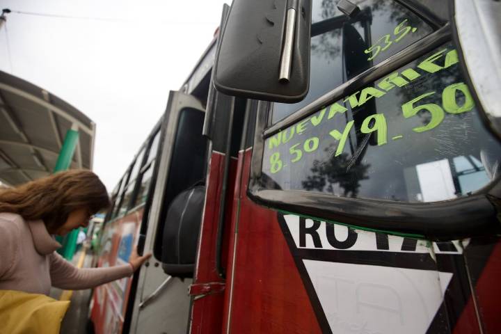 Marchan contra aumento a tarifa del transporte público en CDMX