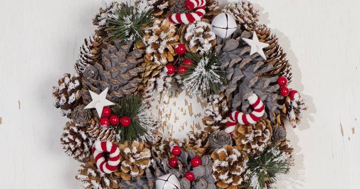 Shoppers 'highly recommend' Bunches' 'lovely' Christmas wreaths