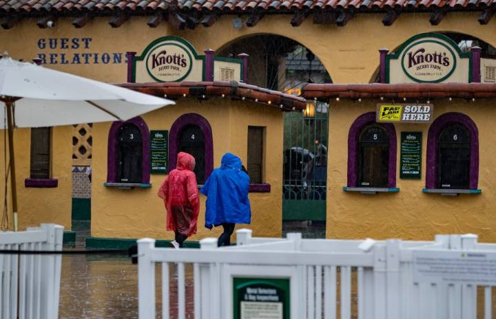 Knott's Berry Farm, Six Flags closed due to ‘inclement weather’