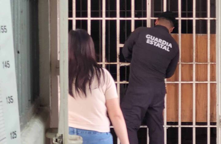 Detienen a pareja por fumar marihuana en transporte público