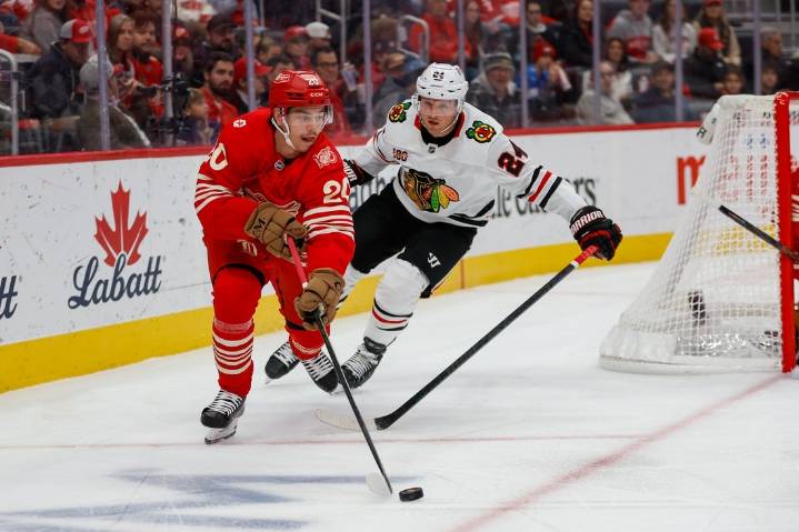 Deadspin | Blackhawks take advantage of power play to defeat Red Wings