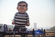 Policía de Brasil detiene al ex presidente Jair Bolsonaro por riesgo de fuga de prisión domiciliaria