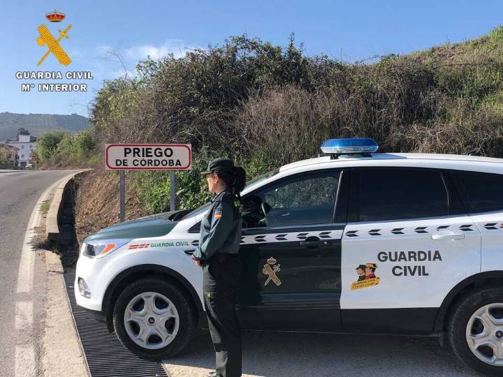 Detenidos en Priego dos vecinos por robar herramientas y quemar vehículos para borrar pruebas