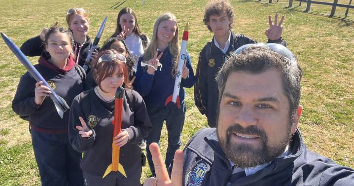 Former Farrer teacher wins top science teaching prize