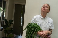 Fan de La Mezzetta. La artista polaca que llegó en 2022, compró una casa en Colegiales y abrió su propio restaurante