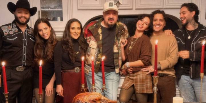 Ángela Aguilar presume atuendo coordinado con Christian Nodal en su cena de Acción de Gracias