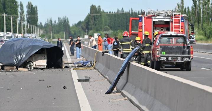 Tragedia en la Ruta 22: cómo fue el choque que dejó cuatro muertos, un sobreviviente y un joven demorado