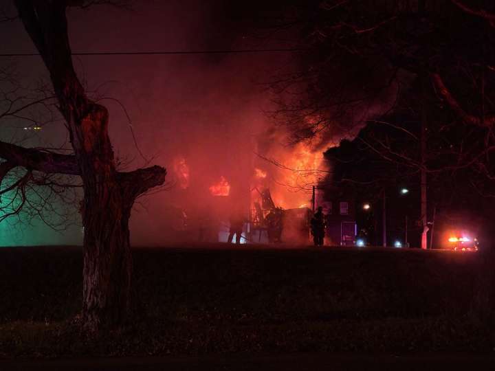 4 people safely escape burning home in Youngstown