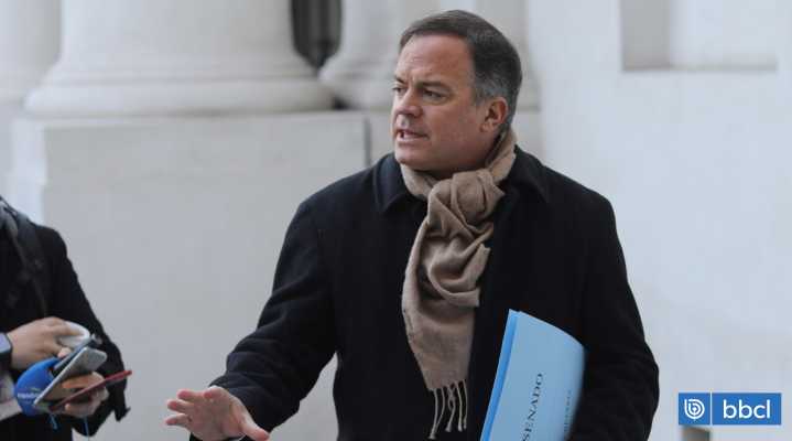 Senador Walker asegura que Kast "no fue un buen diputado" y que no apoyaría a Kaiser en segunda vuelta