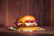 The Angus, The Buey y Black Label Smash: así son las nuevas burgers muuuy gourmet de Foster’s Hollywood