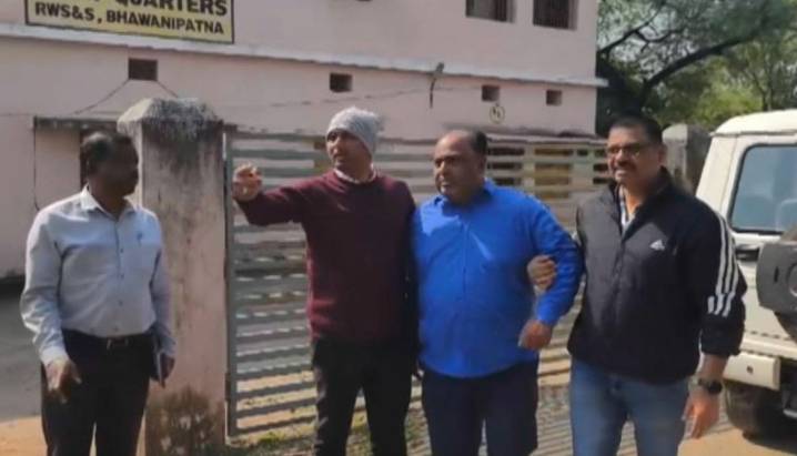 Odisha senior clerk caught taking bribe of Rs 20,000 by Vigilance