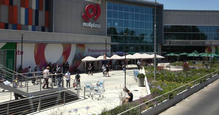 Robo armado en local de telefonía de Mall Plaza Norte deja dos personas lesionadas