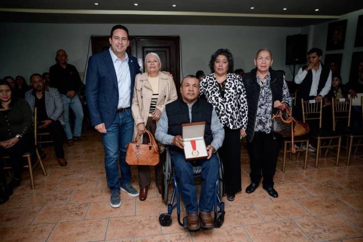 Alcalde de Saltillo reconoce a servidores públicos ejemplares