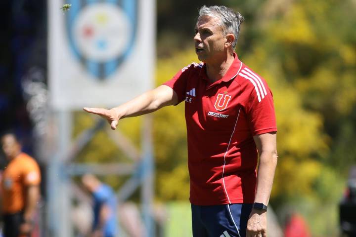 Gustavo Álvarez explica por qué hizo solo un cambio en la caída ante Huachipato y admite: “Estamos en deuda”