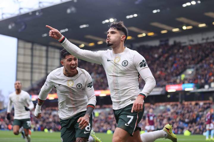 Burnley 0 Chelsea 2 — Should Chalobah-Sanchez incident have led to a penalty? Is Neto underrated?