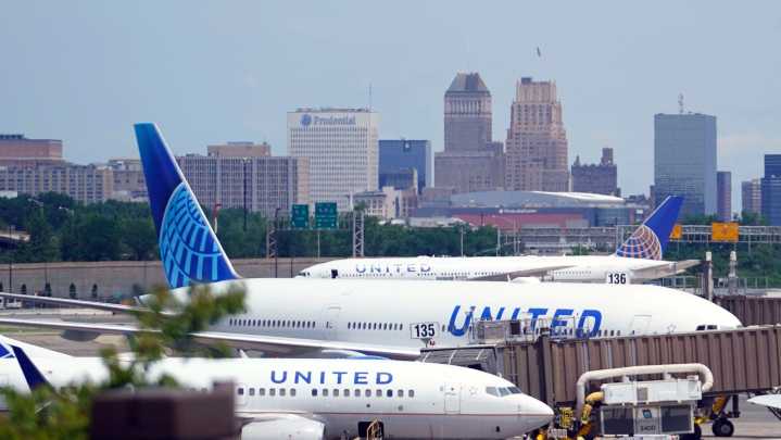 United Airlines says 4% of its flights will be canceled this weekend