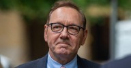 Kevin Spacey Is 'Homeless' & Nearly Broke After Sex Assault Allegations