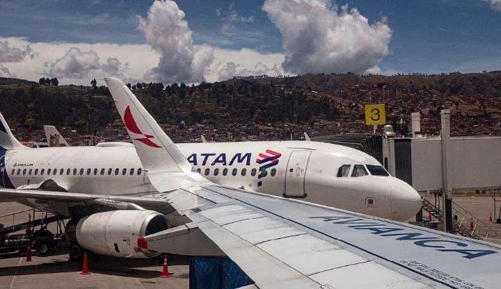 Gobierno venezolano advirtió a líneas aéreas internacionales: "Quien se coma la luz, le aplicaremos la ley" 25 de noviembre de 2025 | País Velásquez Araguayán, y autoridades del INAC sostuvieron una r