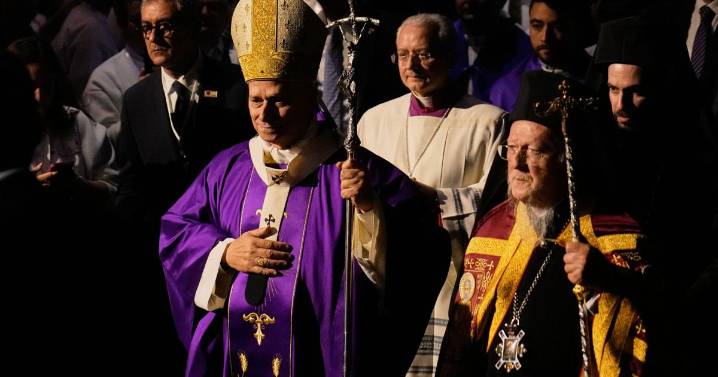 Pope visits Istanbul's Blue Mosque without praying as he focuses on unifying Christians