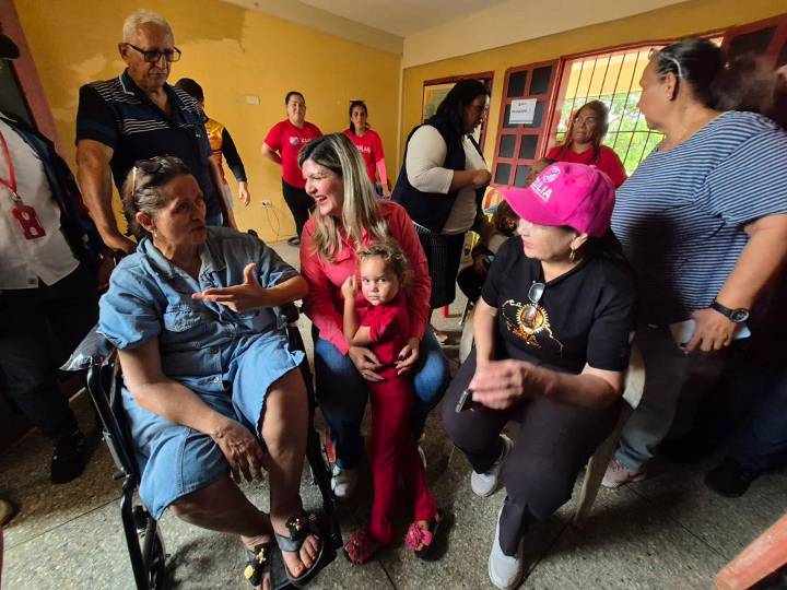 Roselin López de Caldera: La Primera Dama del Zulia que transforma comunidades con su labor por el bienestar social