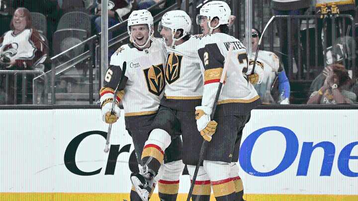 Marner anota con ayuda del rival