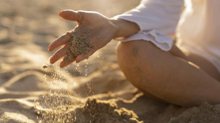 Estudio sugiere que humanos tendríamos un séptimo sentido relacionado con el tacto: ¿De qué se trata?