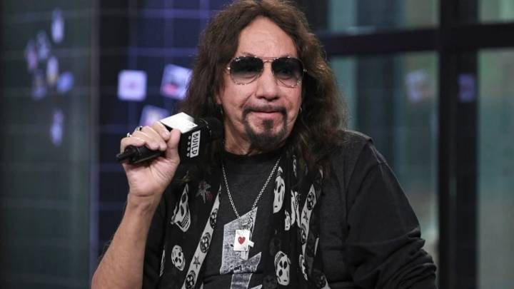 Autopsia revela que Ace Frehley, guitarrista de Kiss, murió debido a heridas sufridas por una caída