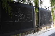 En abandono la galería urbana de las rejas del Ateneo Fuente en Saltillo