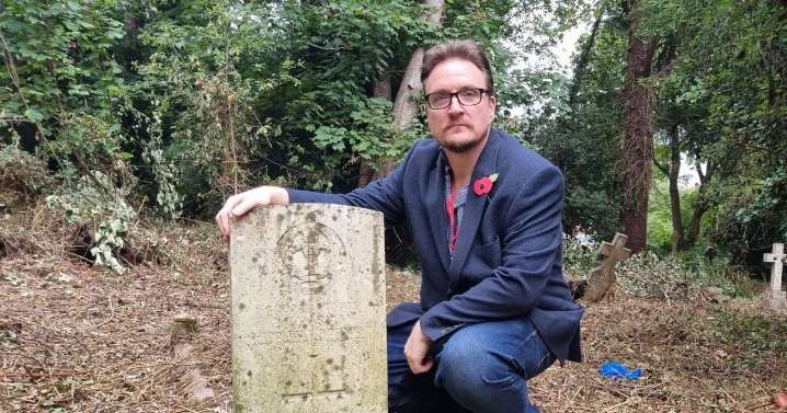Overgrown WW1 graves in North London cleared ahead of Remembrance Day