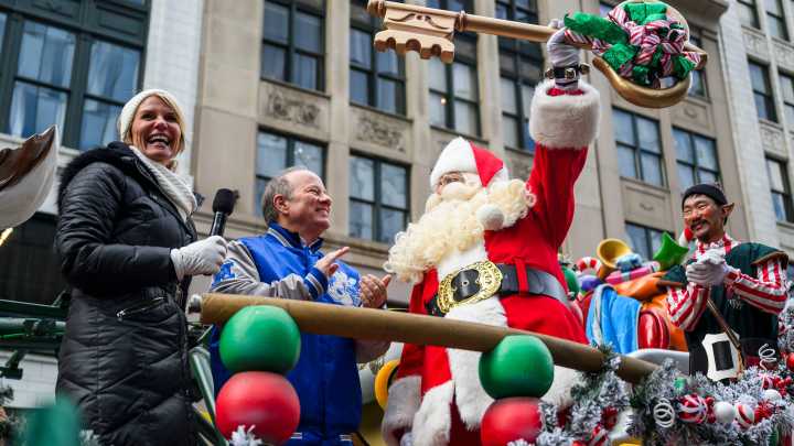 Thousands line Woodward, brave cold for annual Thanksgiving Day parade