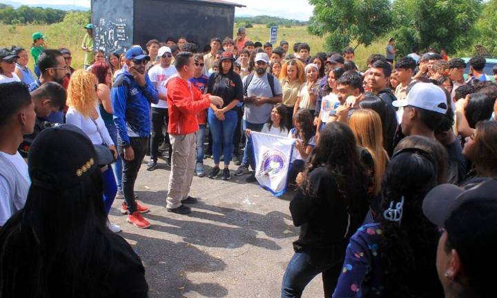 Más de mil 500 estudiantes carabobeños participaron en marcha nacional por Día del Estudiante Universitario