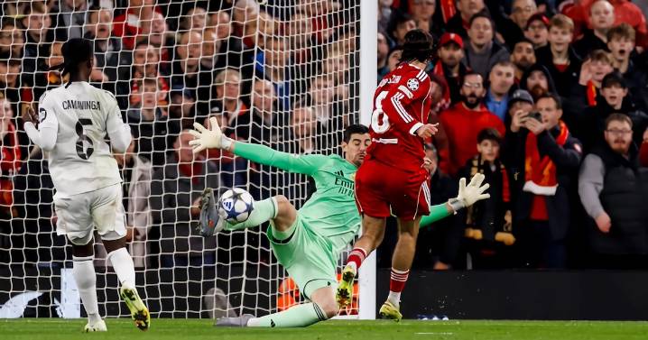 Liverpool vence a un Real Madrid sin respuestas y le arrebata el invicto en la Champions League