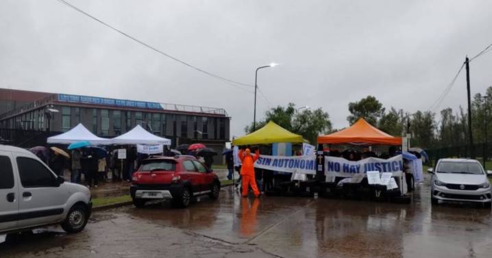 Pese a la lluvia, los judiciales mercedinos salieron a la calle