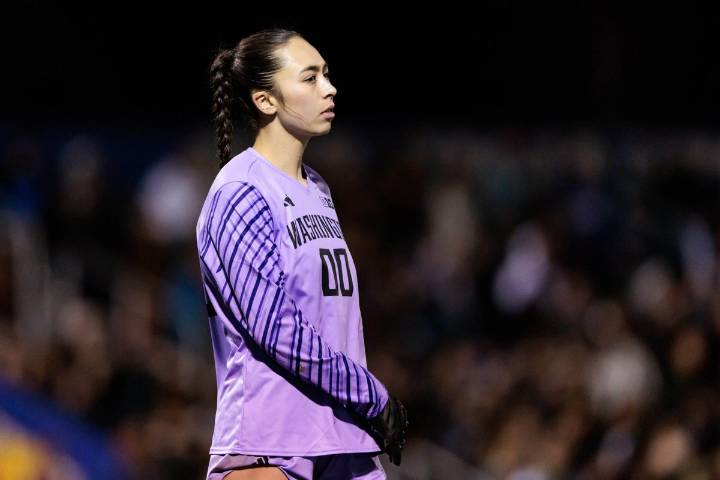 Washington goalkeeper Mia Hamant dies at 21 after battle with kidney cancer
