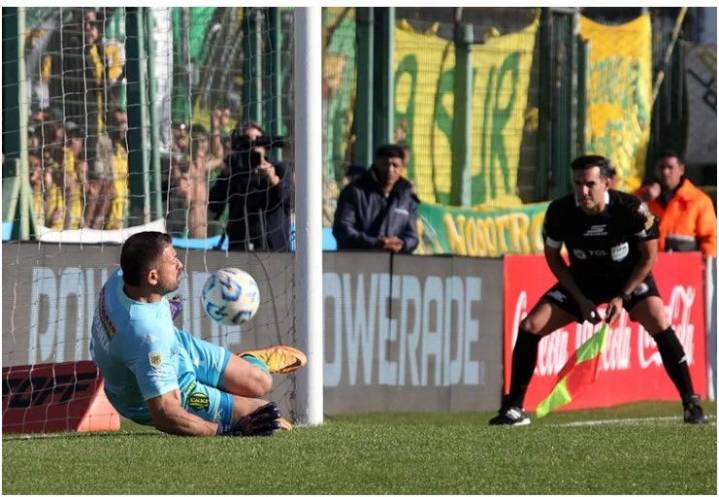 El jugador más longevo en la historia del fútbol argentino anunció su retiro: "Llegó ese maldito momento"