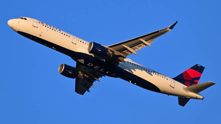 Delta flight from New York to Twin Cities departs after bomb threat delay