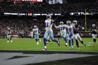 Prescott brilla con cuatro pases de anotación en triunfo de Dallas sobre Raiders