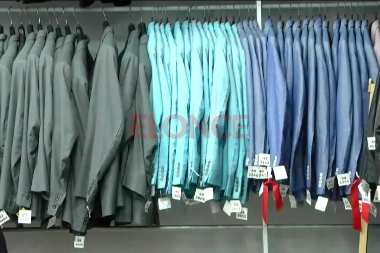 Alquilar un traje para eventos cuesta alrededor de 65.000 pesos en Paraná