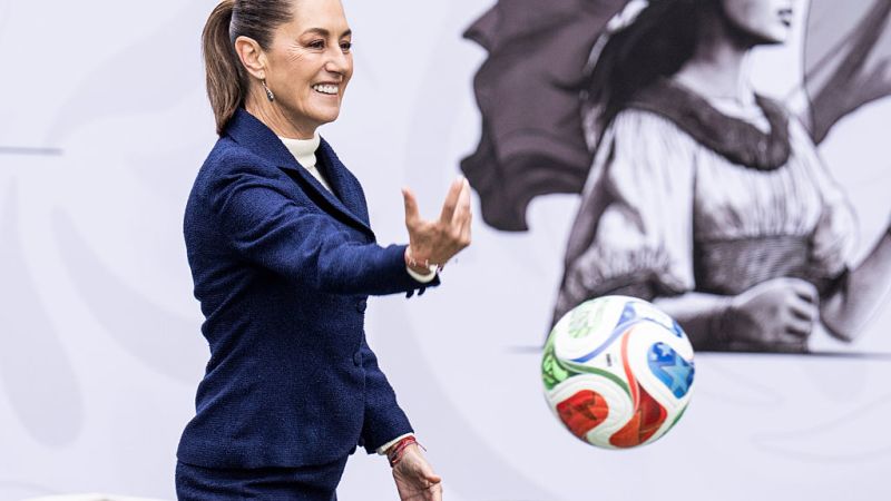 Sheinbaum regalará su boleto de la inauguración del Mundial a una joven fanática del fútbol