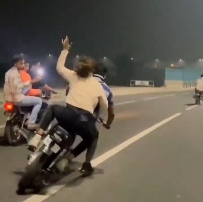 Risky reel turns tragic: Bike stunt without helmets ends in horror; watch video