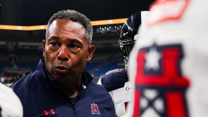 Arkansas assistant Chris Wilson struck player in locker room; school claims 'joking around'