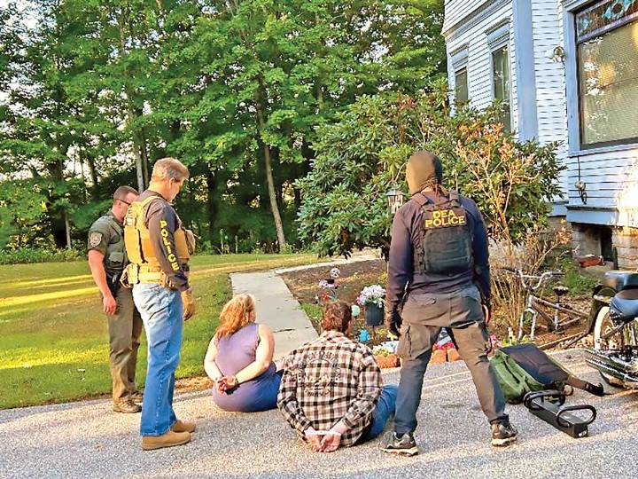 Exhiben ‘falso arresto’ de narcos por la DEA; eran adictos y gente pobre, desmienten