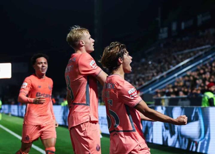 Gana el Porto y siguen de líderes en Portugal